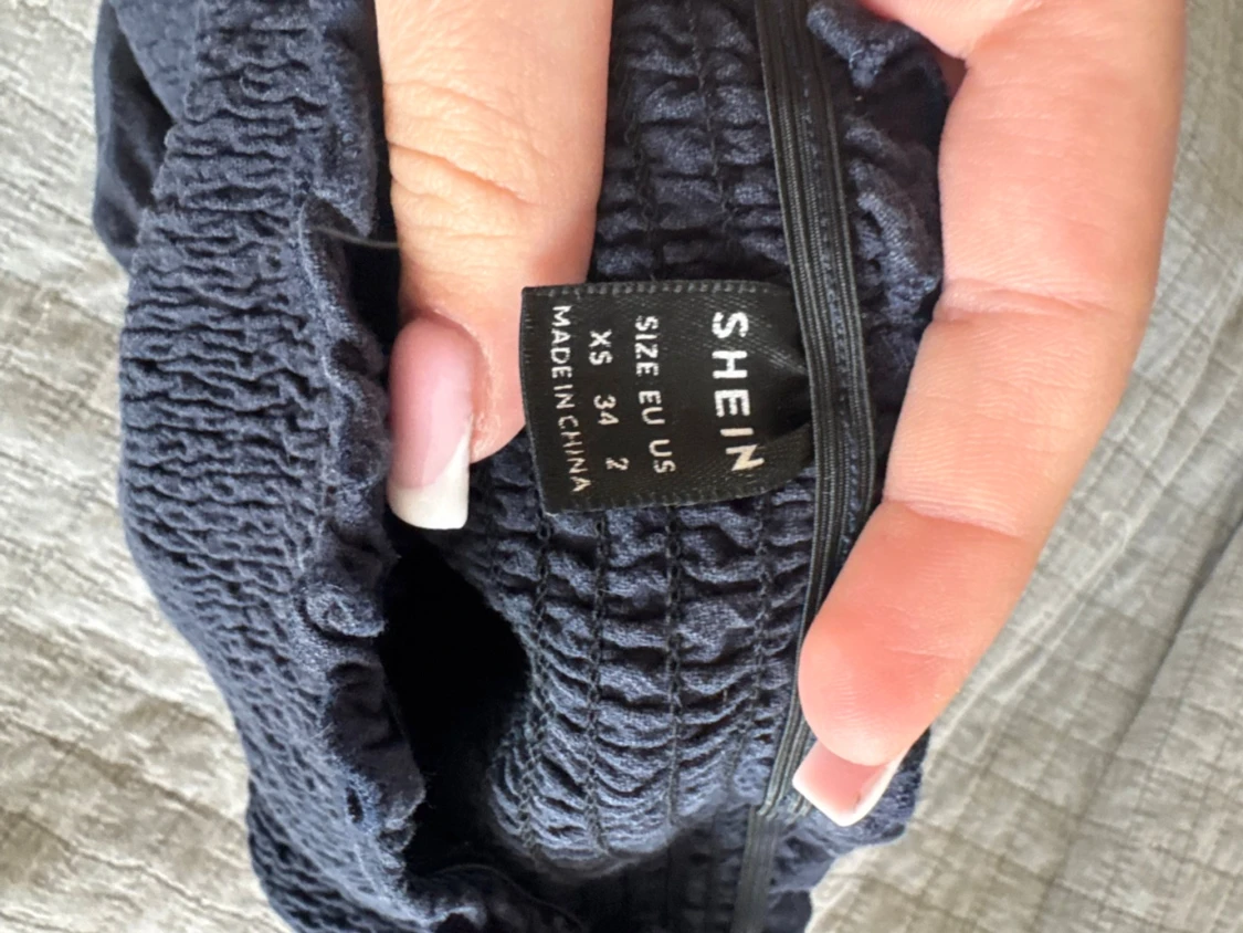 Svart linnetopp med knytband - 2