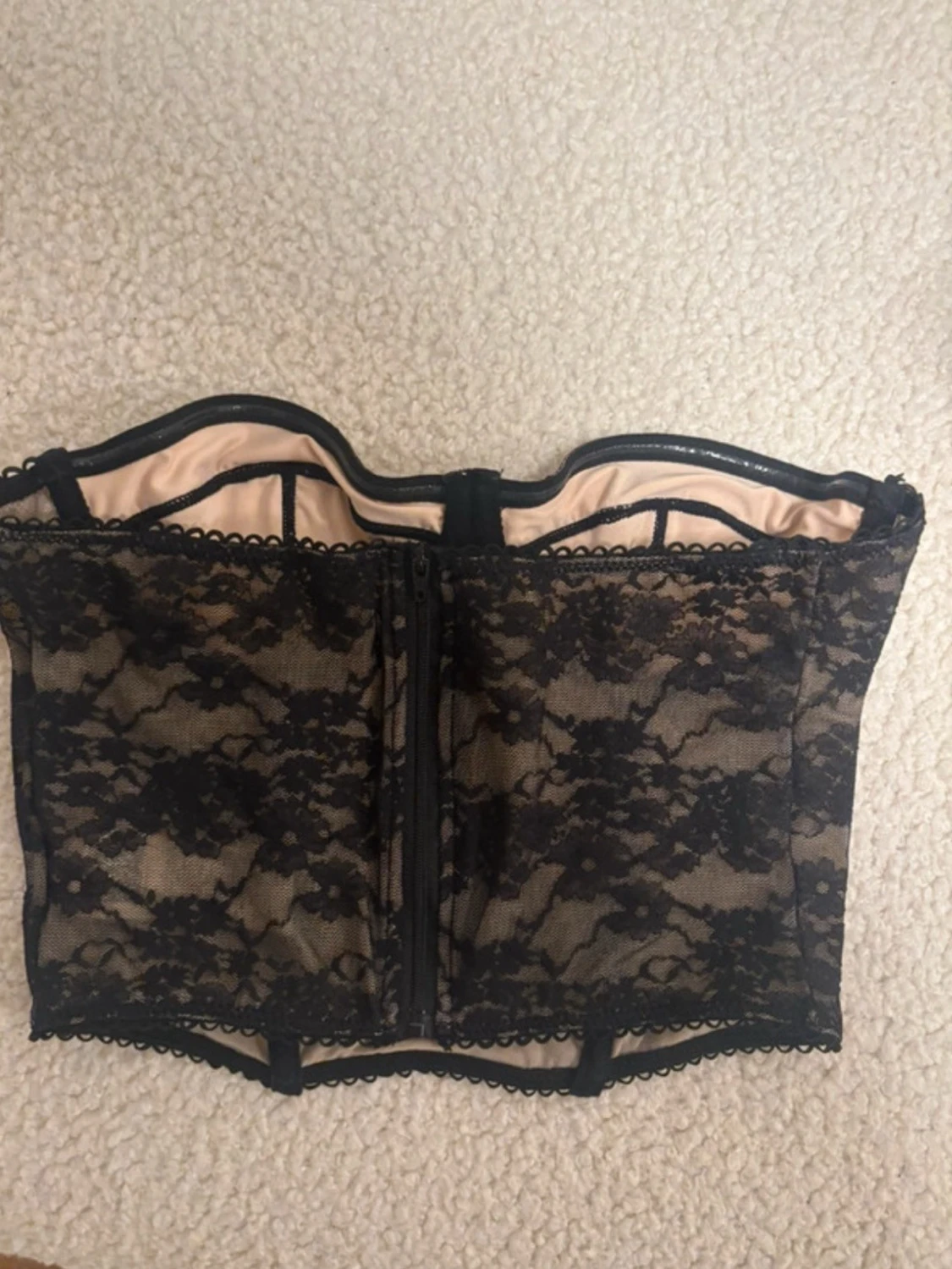 Svart spetsbody med bygel - 3