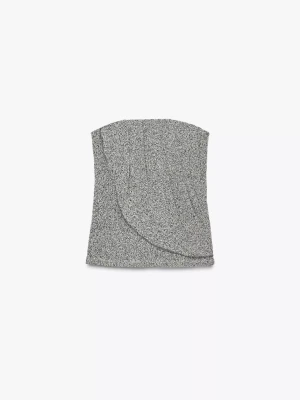 Axelbandslös bouclé  ZARA - Jättefin topp från ZARA som är helt oanvänd. Funkar superbra till ex fest eller middag.                   Köpte denna till Amaze förra året men använde den aldrig. Därmed har jag inga bilder på men det kan jag lösa privat 💕