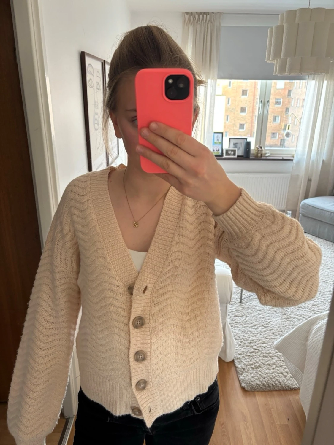 Beige stickad kofta med knappar - 1