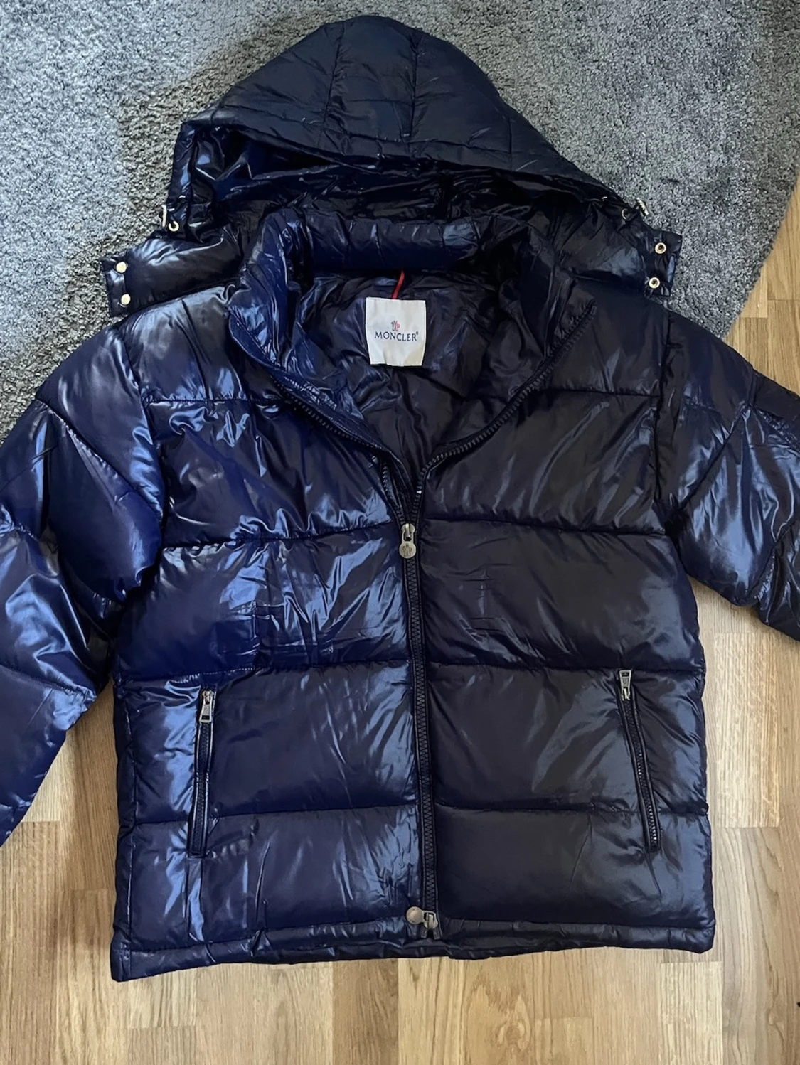 Mörkblå dunjacka från Moncler