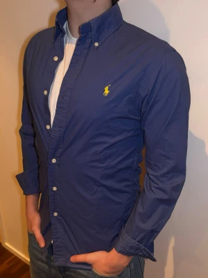 Blå skjorta från Ralph Lauren - Ralph lauren skjorta i topp skick 