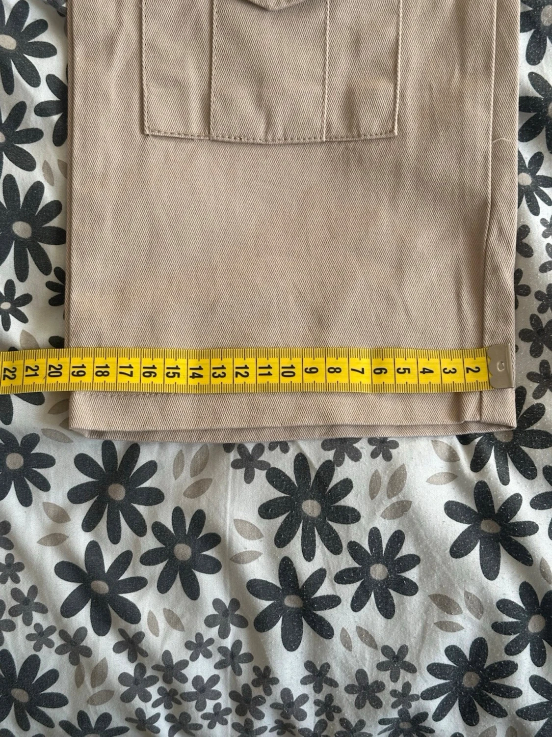 Beige cargobyxor med snygga fickor  - 5