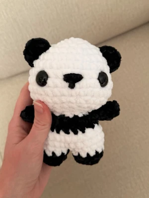 Virkad panda 🐼  - Virkad panda, ca 15cm lång🤍