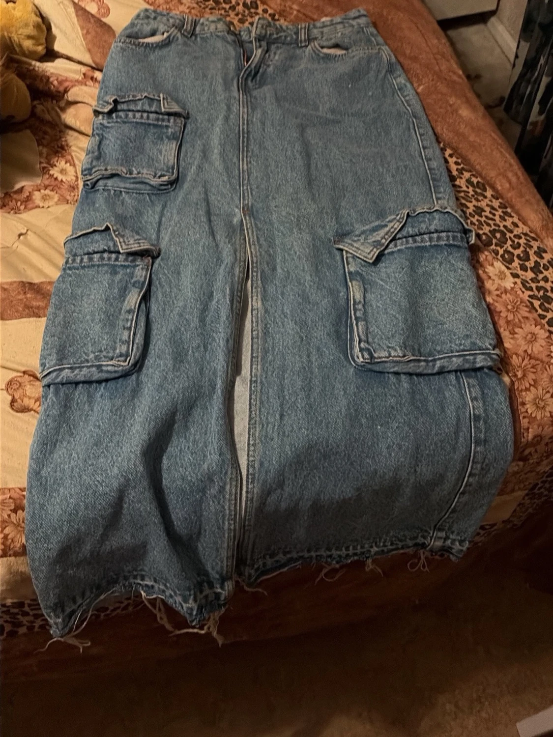 Lång jeanskjol med cargofickor