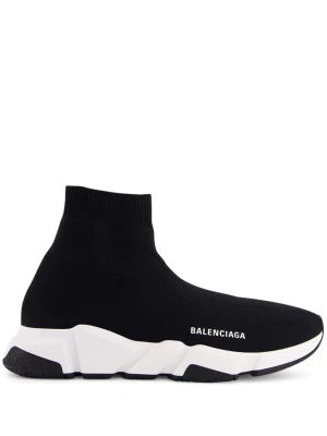 Balenciaga speed trainers skor - Balenciaga skor 	•	Märke: Balenciaga 	•	Färg: Svart med vit sula 	•	Märkt storlek: 43 	•	Upplevd passform: 43 	•	Skick: Helt oanvända, i butiksskick med tags 	•	Alla tillbehör från butiksköp ingår 	•	Originalpris: 10 500kr  	•	Säljs via Prestige Room, ett svenskt bolag Hör gärna av er vid frågor eller funderingar. Mvh, Prestige Room
