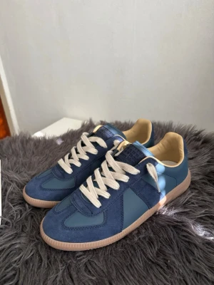 Maison margielas mörk blå - Säljer dessa fetta maison margielas för ska köpa andra använde aldrig dem för de passa ej mitt stil | storlek 41 | ny skick | pris 2400kr