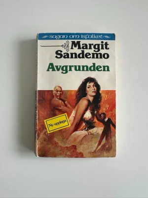 Bok ”Avgrunden” av Margit Sandemo - Boken "Avgrunden" av Margit Sandemo, fristående del i populära kult-serien Sagan om Isfolket. En klassiker för alla som gillar fantasy, spänning och romantik.   ISBN: 91-7710-154-5