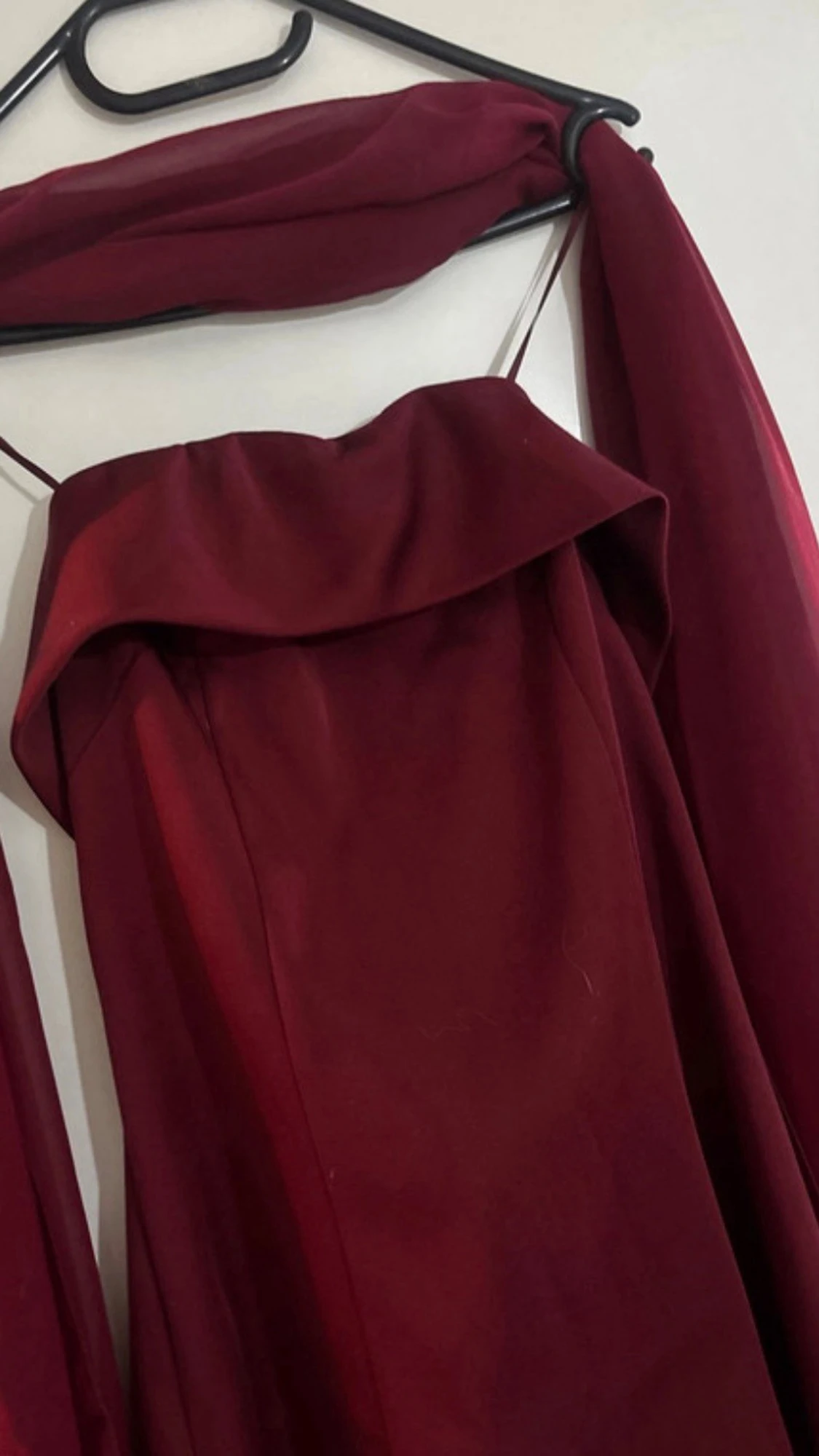 Vinröd axelbandslös klänning - 1