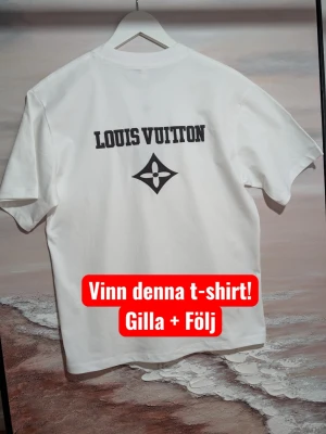 Ges bort 🥰.  - Den här t-shirten ges bort till någon som gillar + följer! Den skickas till vinnaren den 10/4.