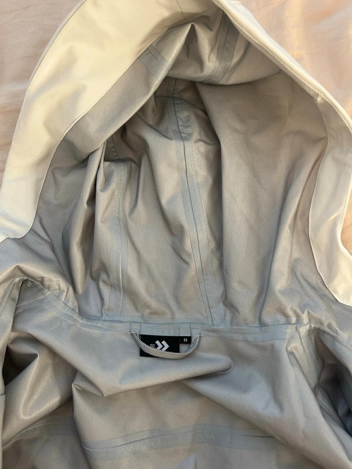 Vit vindjacka med huva - 2