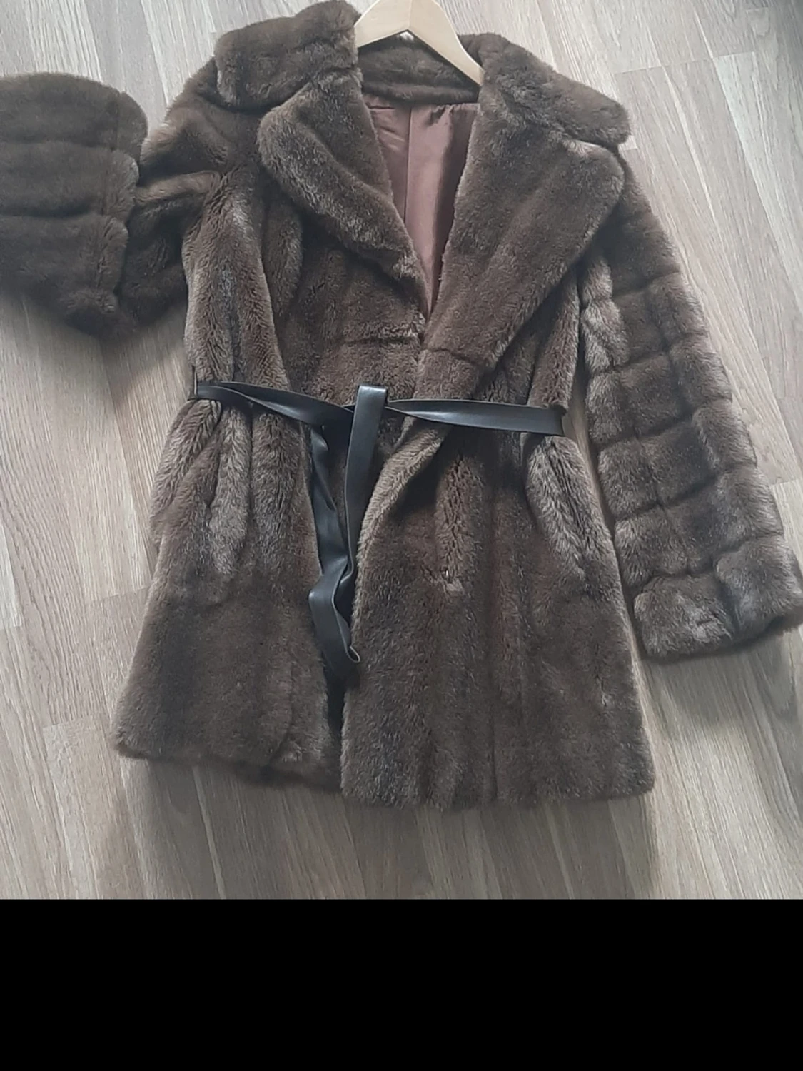 Brun fuskpäls kappa med bälte