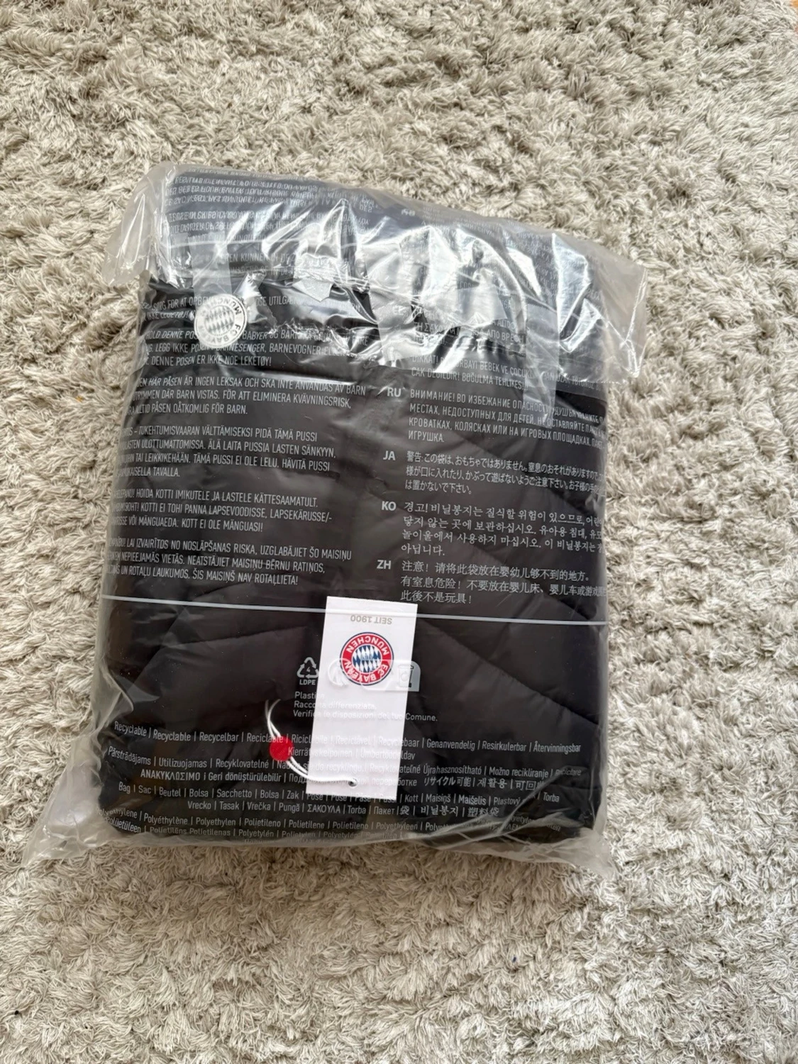 FC Bayern München svart dunjacka, storlek M - 4