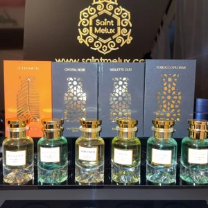 Parfymer - Upptäck exklusiva parfymer från Saint Melux med dofter som Mountain Flame, Crazy Man och Glory Vanille. Flaskorna har elegant design med gyllene detaljer och finns i olika doftkombinationer som Oud, Vanille och Florar. Perfekt för den som söker en unik och lyxig doftupplevelse. 16 olika sorter finns för väldigt bra pris.