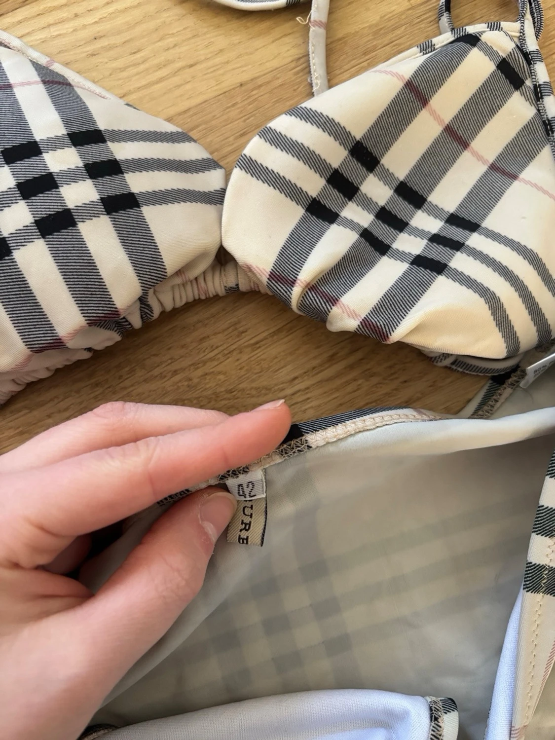 Burberry rutig bikini storlek L, made in London  - 3