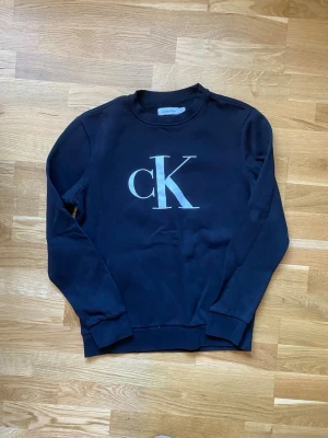 CK tröja - Snygg ck tröja ej använd.  Kan gå ner i pris vid snabb affär.