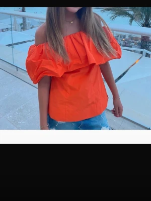 slutsåld cos topp - jättesnygg, nypris 1000kr🌟