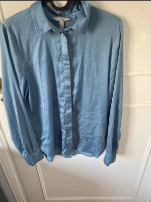 Siden skjorta  - Jättefin, aldrig använd. Skriv om du undrar något💕👏