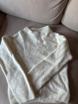 Stickad tröja  - Stickad tröja från Gina 14+