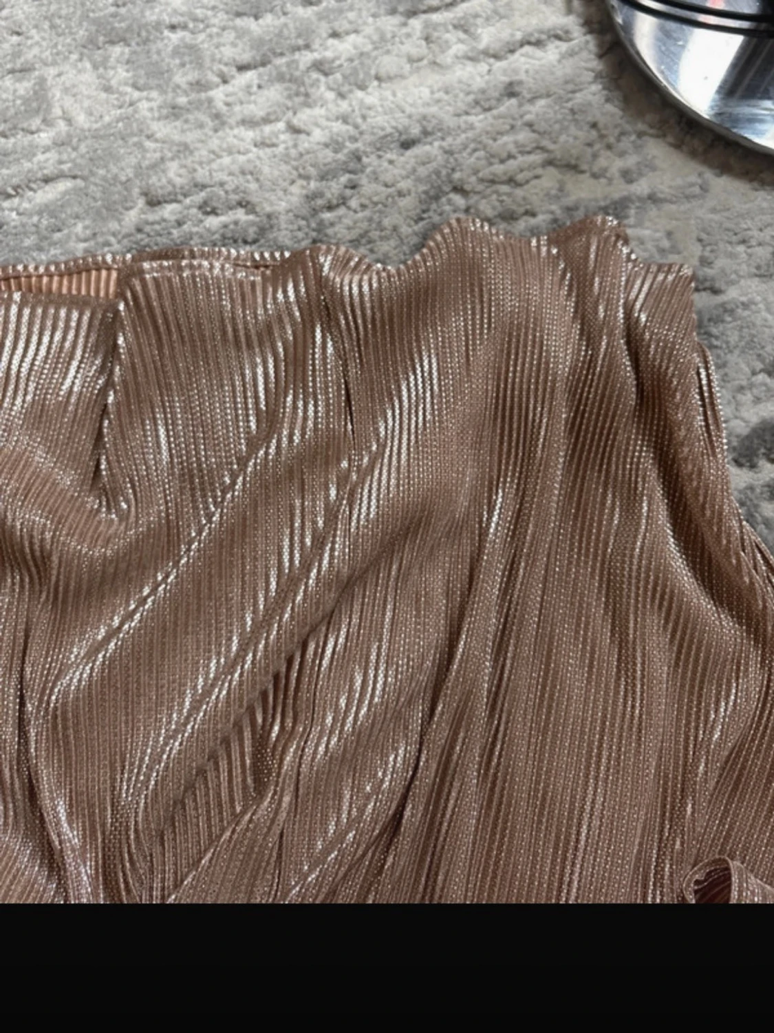 Glittrig champagnefärgad klänning  Jus de Pom - 5