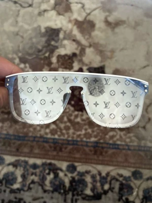 Lv glasögon - Säljer dessa till extremt bra pris. Fraktar runt hela sverige