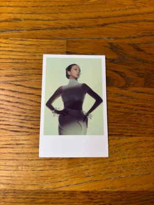 Jisoo Blackpink Polaroid pob - Pre order benefit Weverse Polaroid Från Blackpink- Deadline album