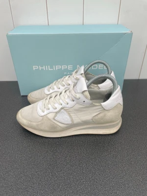 Philippe Model skor  - Philippe Model Skor  | size: 37 | skick: 6,8/10 | og: box | tveka inte på höra av dig! | mvh MD Closet 🫡