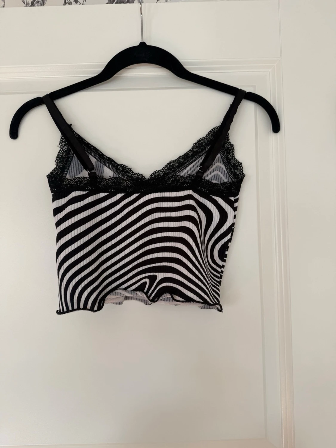 Svartvit ribbad linnetopp med spets, XS - 1