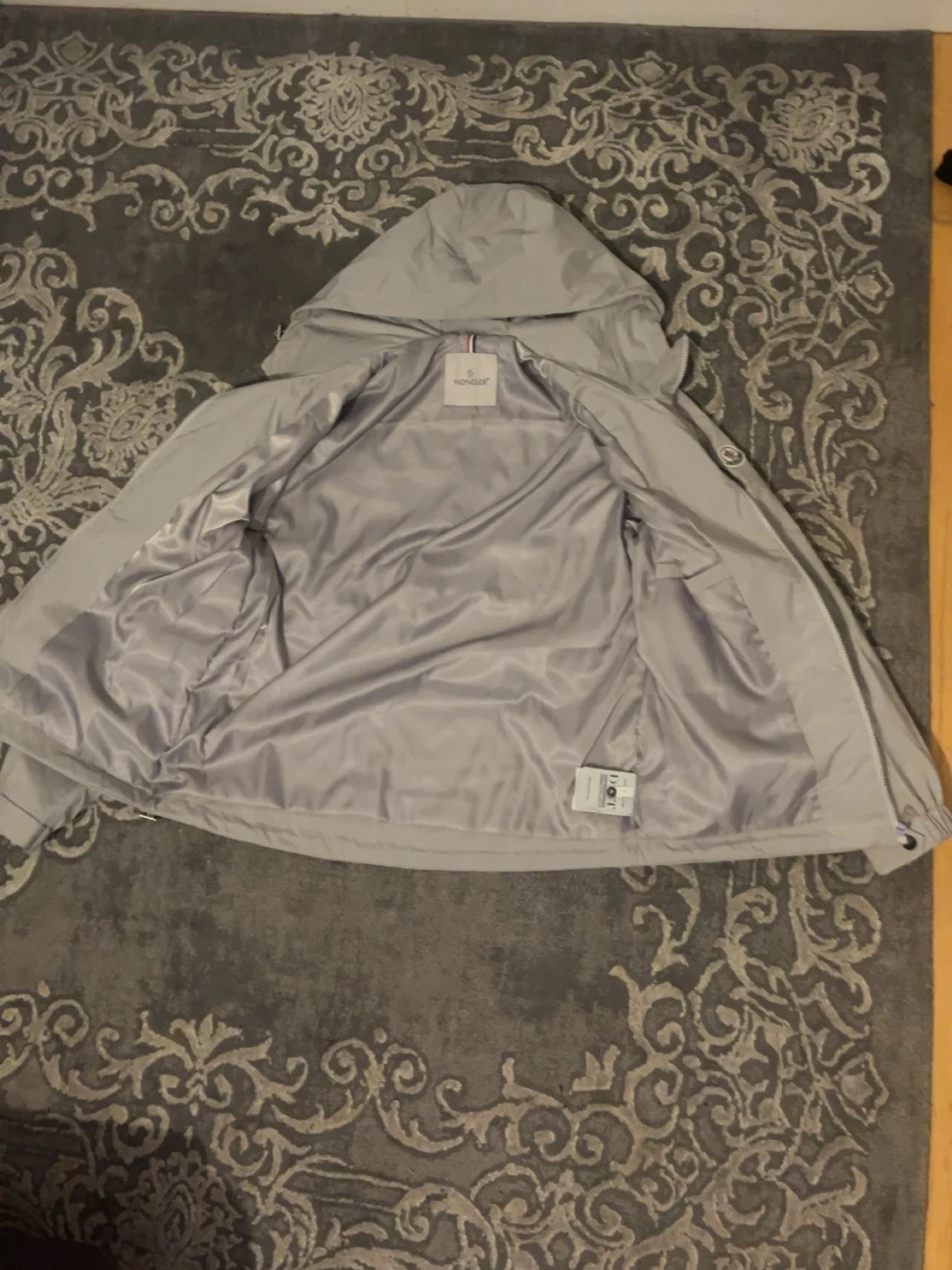 Grå vindjacka från Moncler - 2