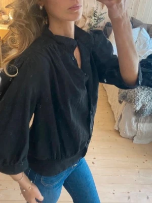 Trekvartsärmad blus - SÅ snygg