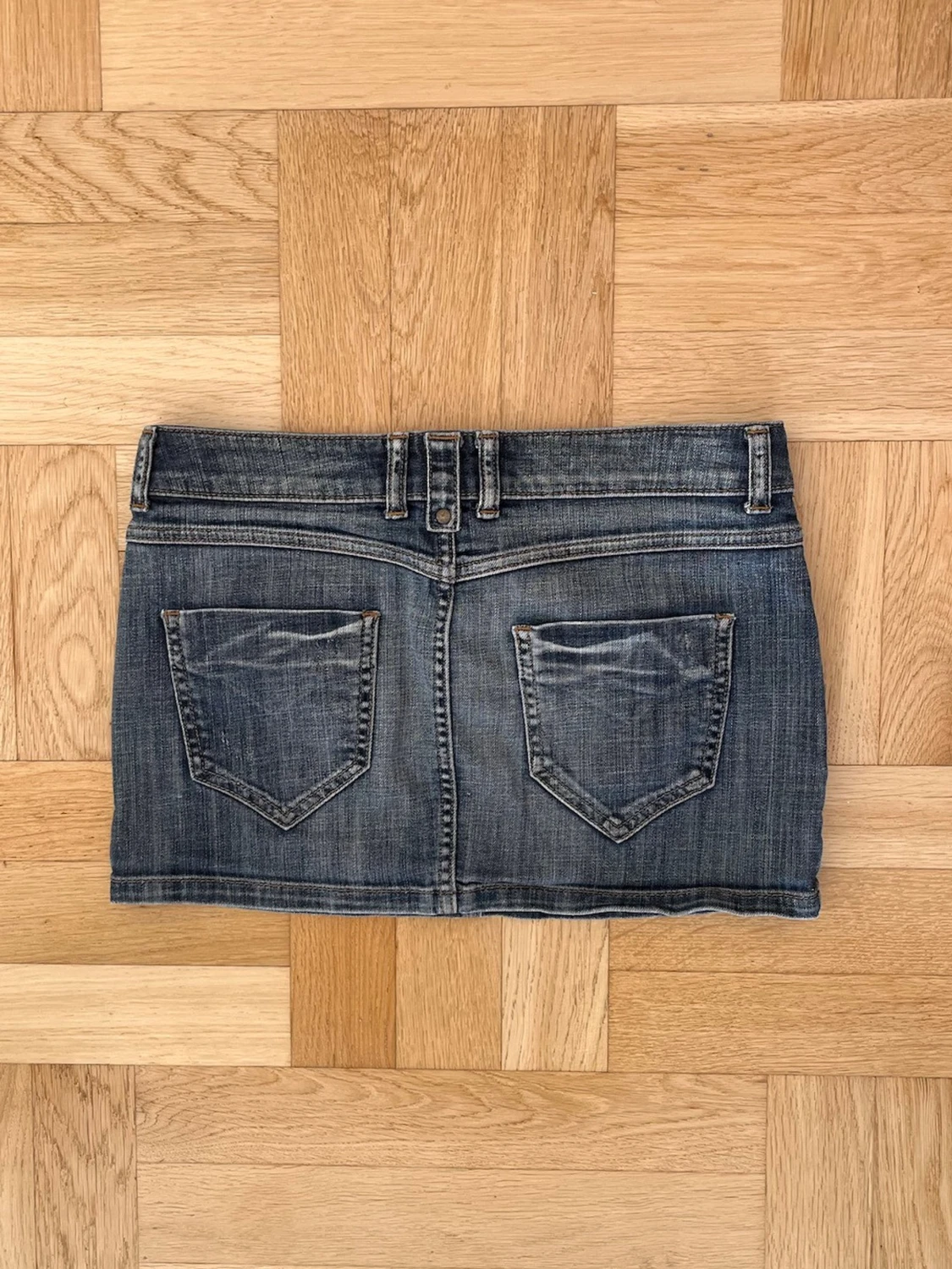 Supersöt lågmidjad jeanskjol  - 2