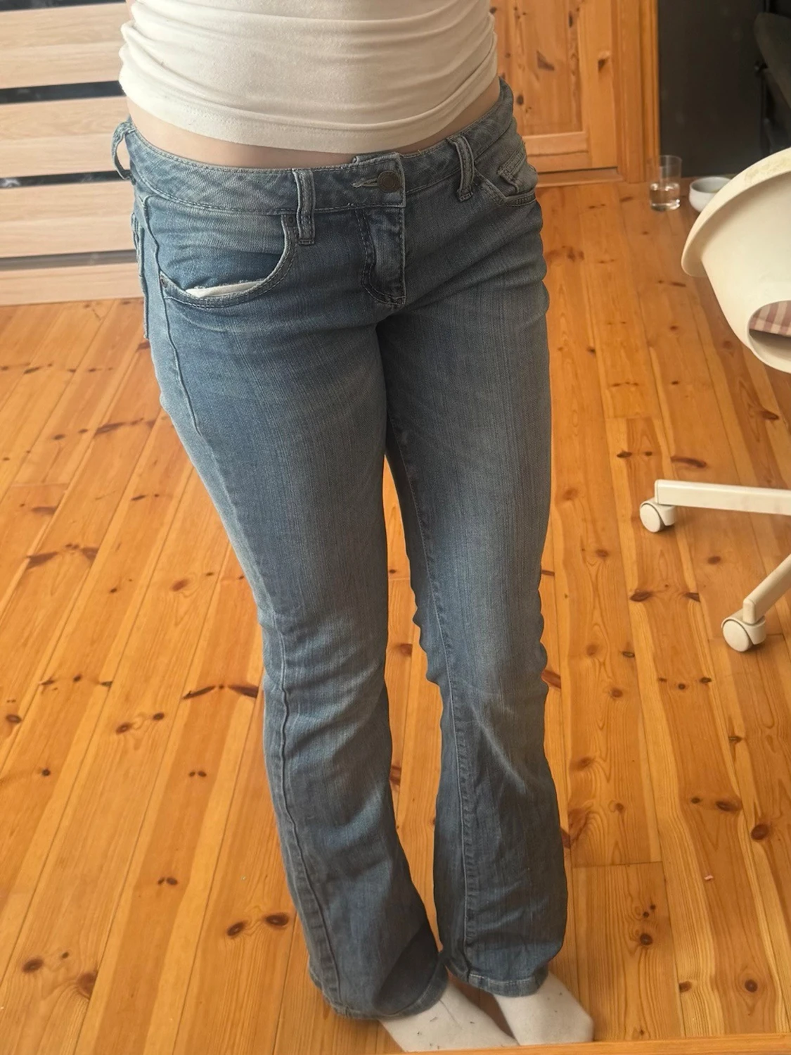Blå bootcut jeans med nitar - 1
