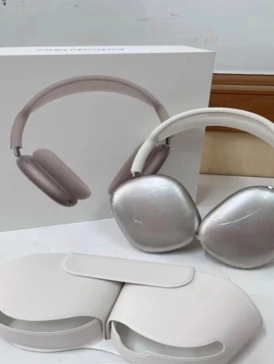 Apple AirPods Max silver hörlurar - Snygga over-ear hörlurar från Apple i färgen silver. Oanvända köpte dem men tänker sälja vidare bara inget jag tyckte om men annars är de jätte fina ny skick 