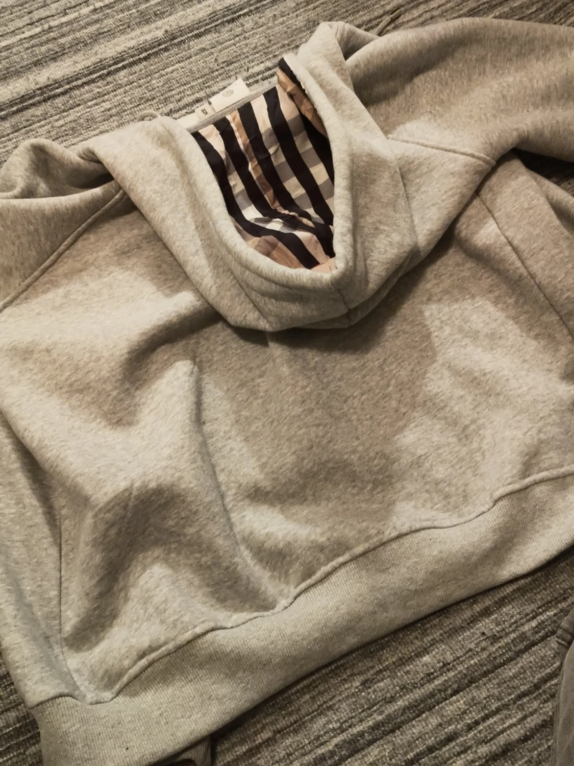  Burberry grå zip up hoddie  - 1