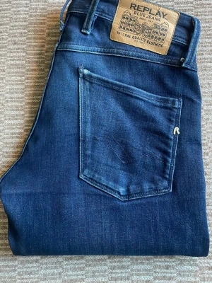 Replay jeans  - Tja! Nu säljer dessa unika Replay jeans. Skick 9/10 inga defekter. Nypris ligger på 1500kr men säljer nu för ändast 549. Hör gärna av er vid minsta lilla fundering! 