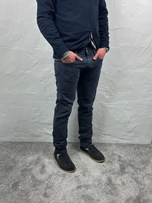 Replay jeans  - Ett par riktigt snygga jeans från Replay i storlek W32 L32 i modellen Anbbas 