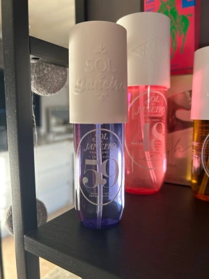 Sol de Janeiro Cheirosa 59 parfym - Säljer min Sol de Janeiro Cheirosa 59, bara andvänds en gång 💓