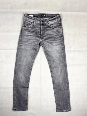 Jack & Jones jeans - Jack & jones jeans | Size W28 L30 | Modell: Slim/Glenn | Skick: 8,5/10 | Mått: Midja: 36 cm Längd: 96 cm | Hör gärna av dig vid frågor och funderingar!🤗