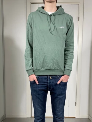 A.P.C. Hoodie  - Säljer nu denna A.P.C. Hoodie, skriv för fler bilder/frågor🙌🏼