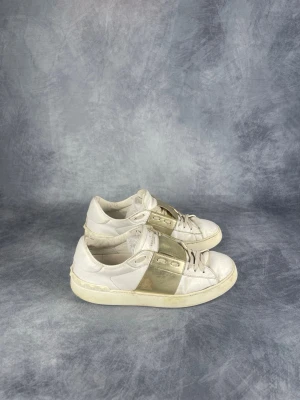 Valentino Open - Skick: 6,5/10. | Ingår: endast skorna. | Nypris: +- 7000 SEK.