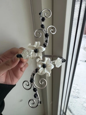 Armcuff  - Finns både i silver och guld💞 Lättböjd material som är enkel att justera. Vid osäkerhet, skriv gärna din till mig din omkrets på armen🥰 Jag gör även customs!