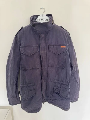 Peak Performance - Jacka - Materialet är lite ”styvt”.