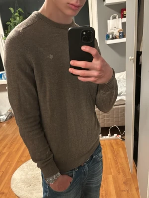 Brun merinoull tröja från Morris - Säljer nu denna riktigt schyssta 100% merinoulls tröja från Morris | Storlek S passar lite mindre | väldigt bra skick bara  lite knopprig men inget man tänker på | vid intresse eller fler frågor kom privat // Levi 