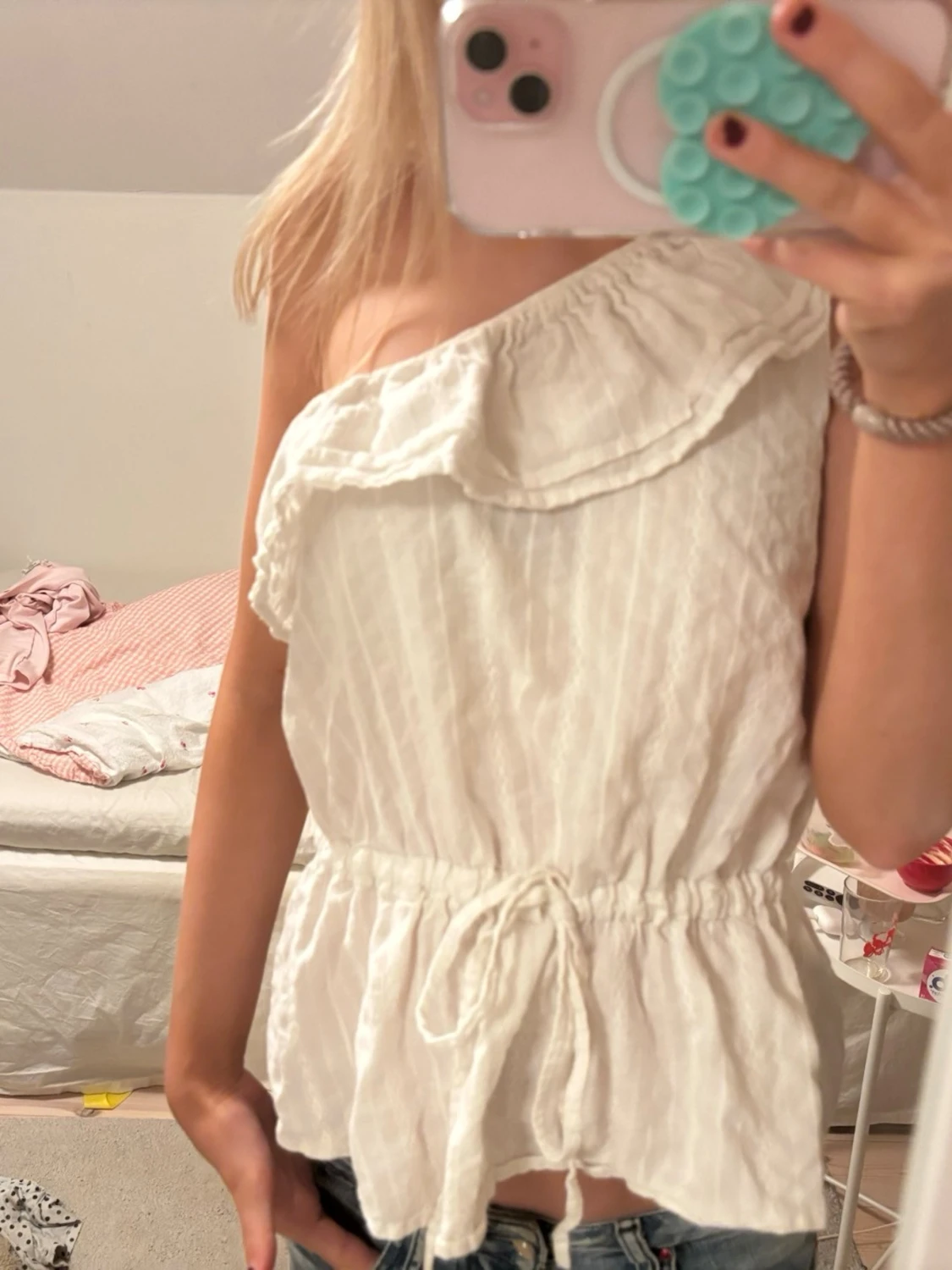 Vit off shoulder topp