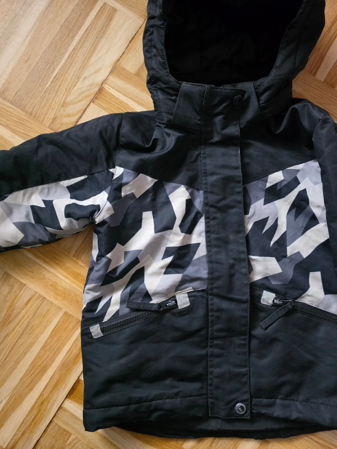 Svart vindjacka med camomönster - 1