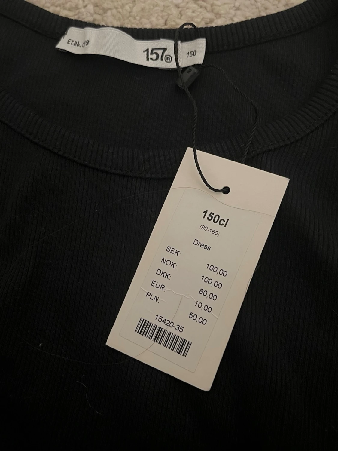 Svart ribbad klänning från 157 med prislappen kvar aldrig använd - 1