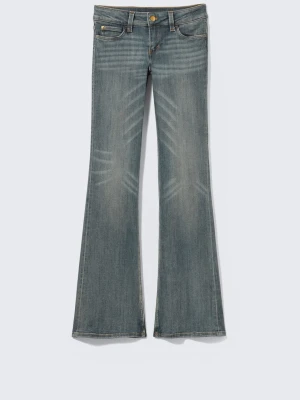 cheap monday jeans - säljer ett par supersnygga low waist bootcut jeans från cheap monday/weekday i strl 24/30! de är bara använda ett fåtal gånger så de är i mycket bra skick, fast lappen där bak har gått av lite men det är lätt att fixa och det syns inte mycket❣️