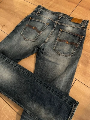 Vintage grim tims  - Säljer ett par vintage grim tims från nudie. Dom är i ett otroligt bra skick, storlek W32 L34. Hör av dig vid intresse eller minsta fråga.