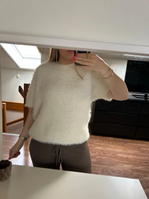 Vit tröja - Super mysig