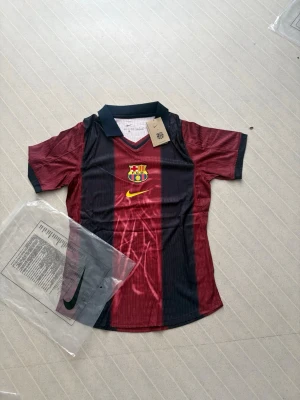 Barcelona matchtröja Nike röd/blå - En ny barcelona tröja special edition hör av er vid frågor📲